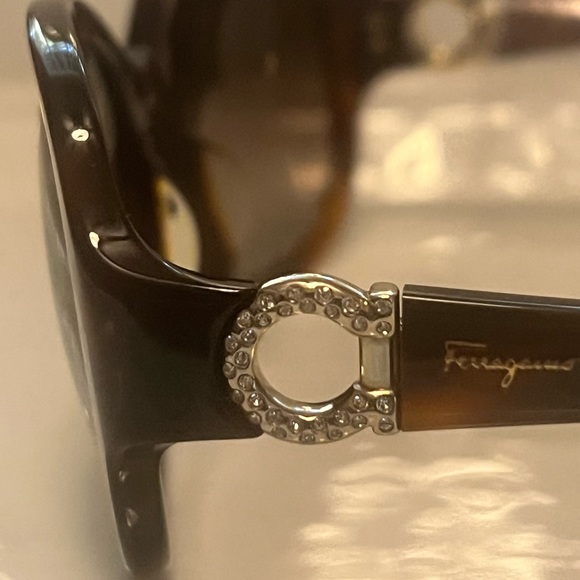 NWT Salvatore Ferragamo Women’s Sunglasses - Picture 5 of 6